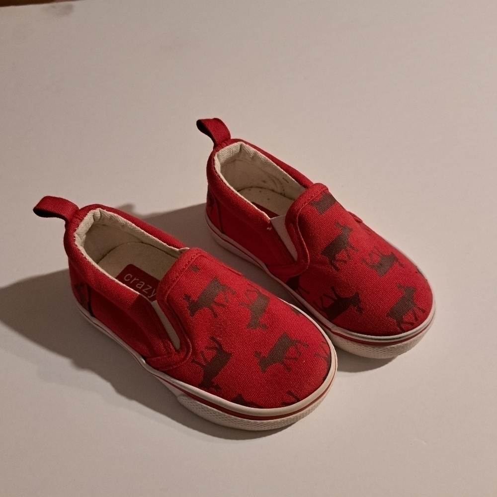 Crazy 8 toddler boys red are size 5 slip on shoes